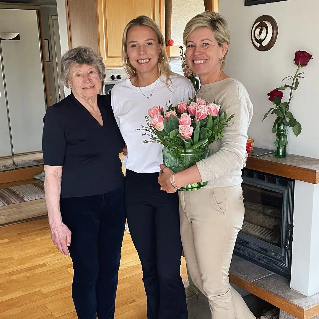 Kontaveit celebrating Mother's Day with her mum and grandmother in May 2021