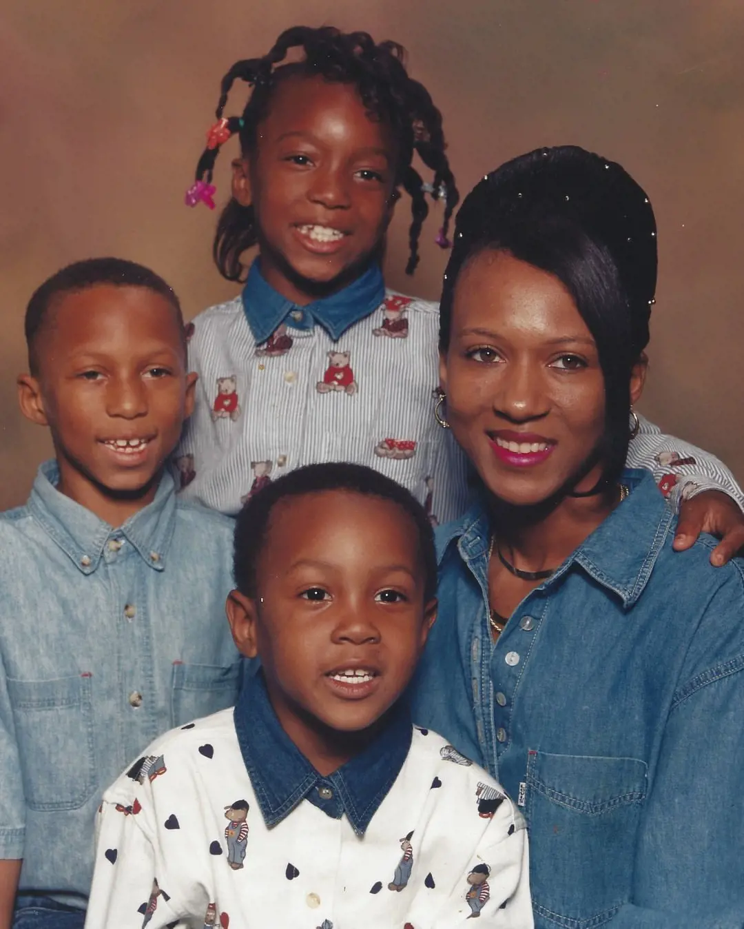 Throwback picture of kid Hopkins with her mom Sabrina (right)and his two siblings Kesha (top) and Marcus
