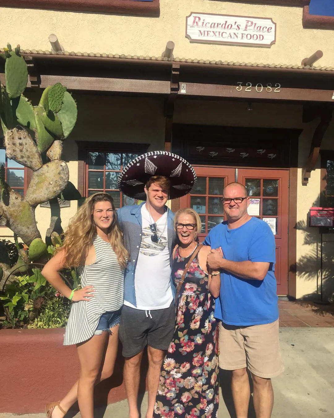 Carolina Panthers QB Darnold enjoying dinner with his family at Ricardo's Place Mexican Food restaurant in June 2016