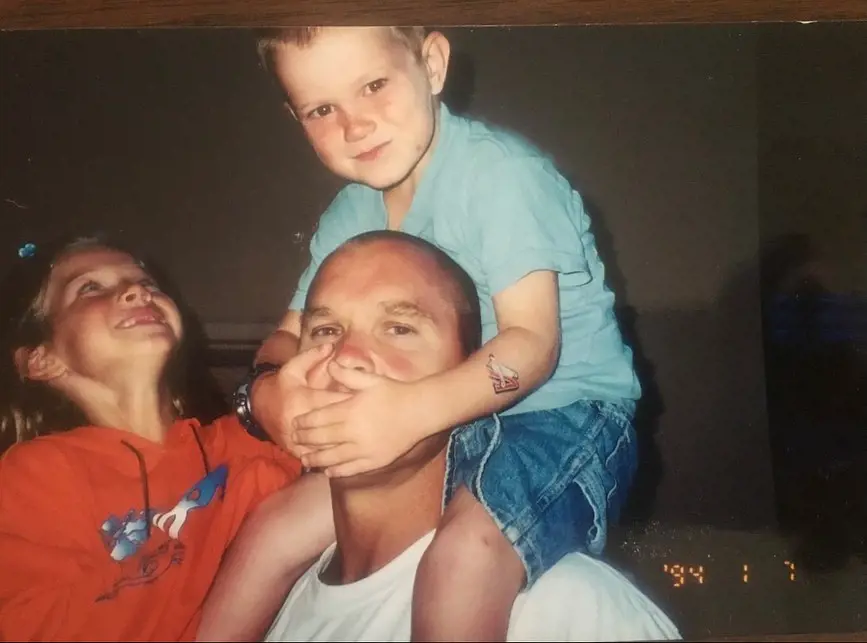 Sam and Franki's childhood picture with their dad.