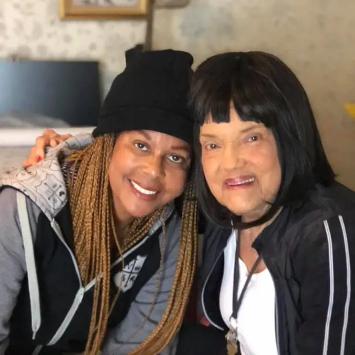 Harris with her mother Dorris Harris in December 2020