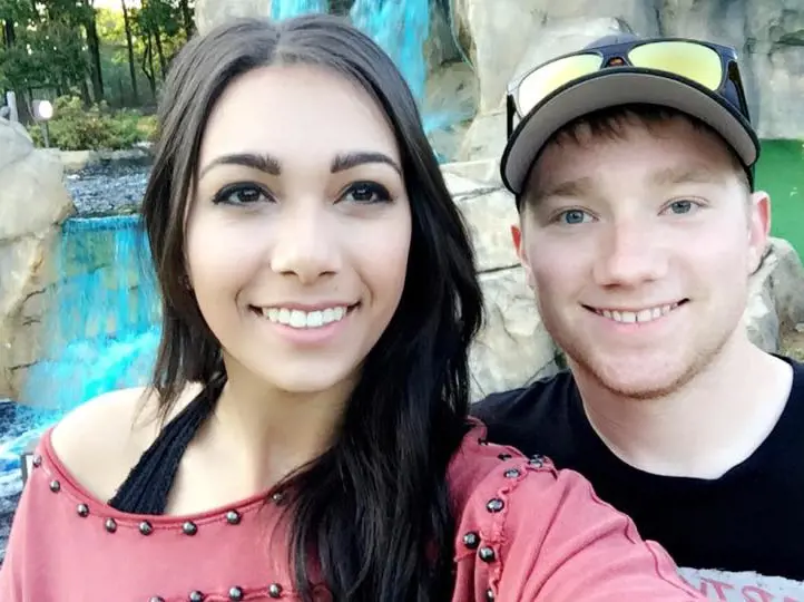 Reddick and his sweetheart's day out at LKN Mini Golf in 2016