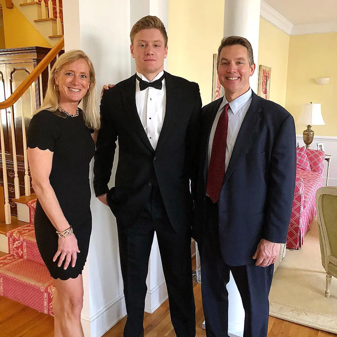The Kentucky Wildcats QB Lewis with her mom Beth (left) and dad Mike (right) in April 2018