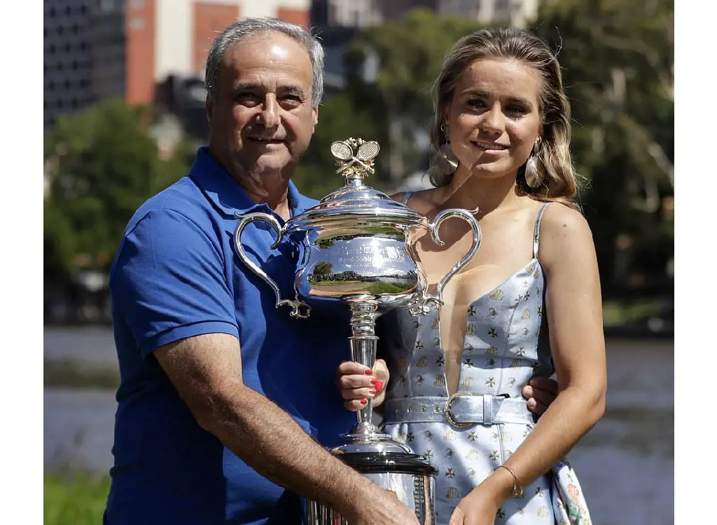 Sofia Kenin, with her father Alex, clutches the Daphne Akhurst Memorial Cup in celebration of her victory in 2020