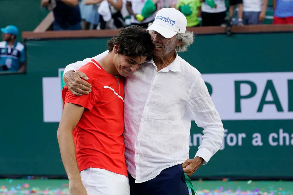 Guy and Taylor embracing after the latter won a Masters 1000 title at the 2022 Indian Wells Master.